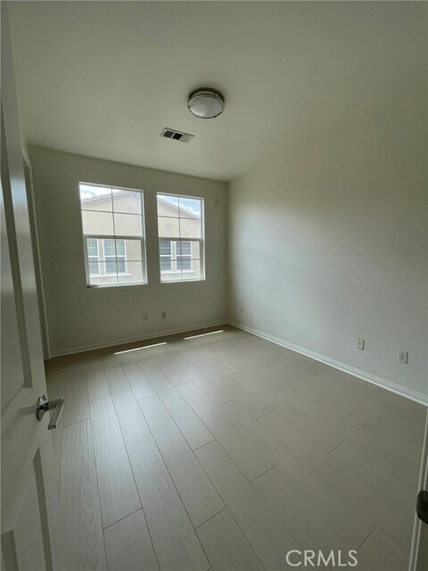 Building Photo - 810 The Promenade