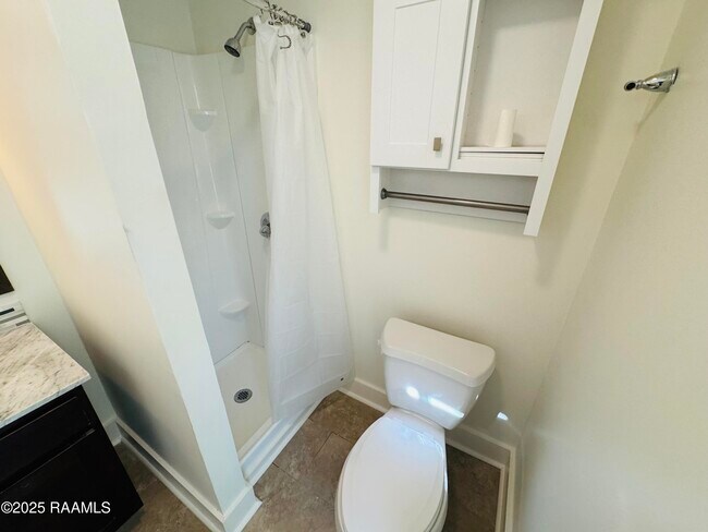 Building Photo - 113 Bayou St