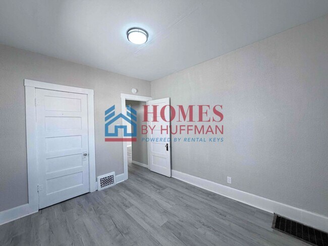Building Photo - Three Bedroom House | Deposit Special