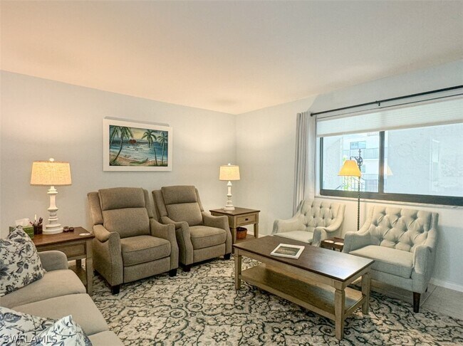 Building Photo - 788 Park Shore Dr