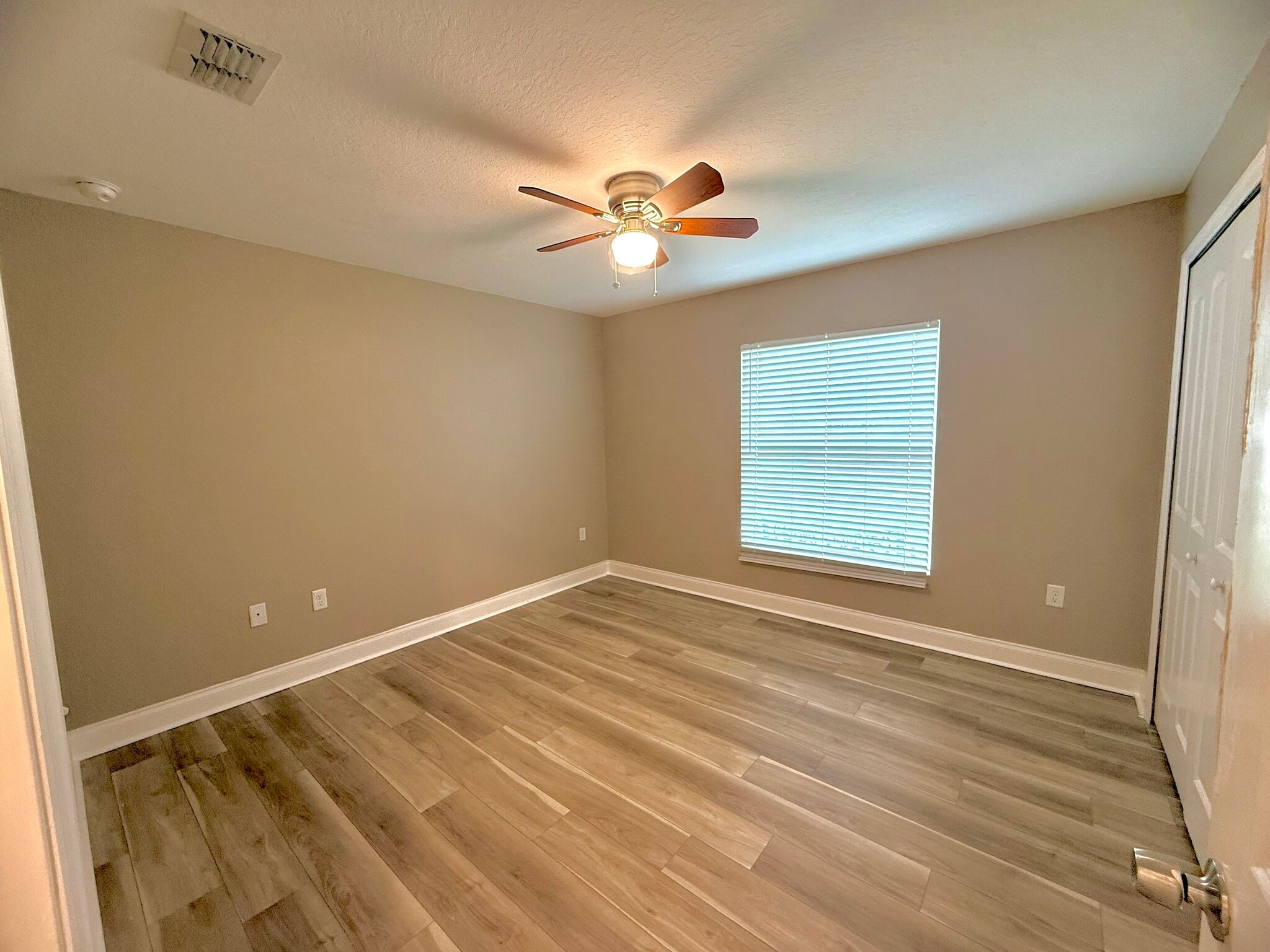 Building Photo - 2139 Sutton Ridge Ave