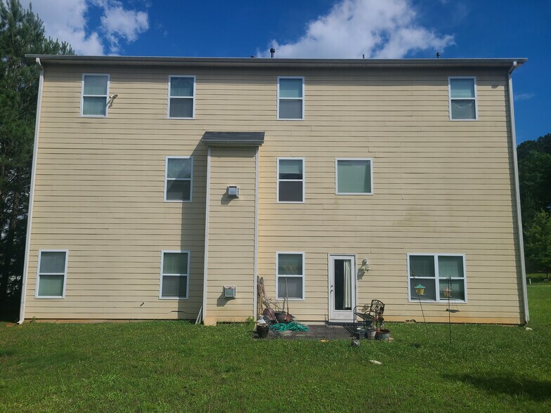 Building Photo - Room in House on Kestrel Cir