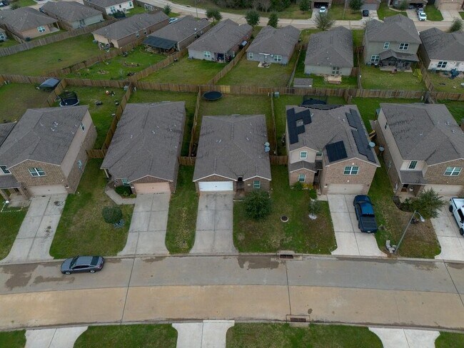 Building Photo - 22538 Cloverland Field Dr