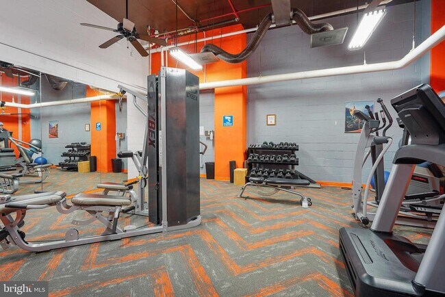 Building Photo - 1225 Martha Custis Dr