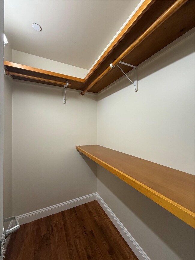 Building Photo - 5 Brandreth St