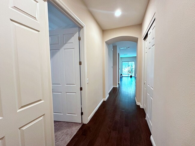 Building Photo - 3 Bedroom 2 bath single story home in Gated Community in Silverado Ranch area