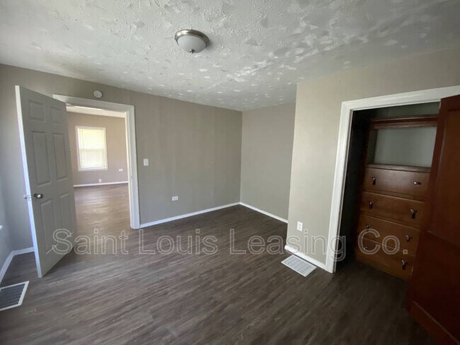 Building Photo - 3745 Dixie Dr