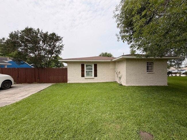 Building Photo - 7810 Kimble St