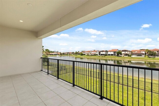 Building Photo - 10511 Royal Cypress Way