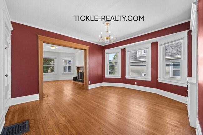 Building Photo - 15-17 Roosevelt St