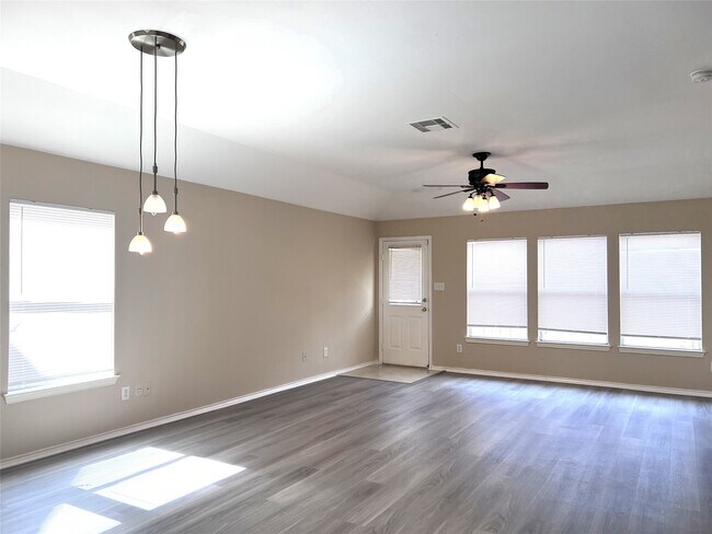 Building Photo - 12735 Wisteria Park Dr