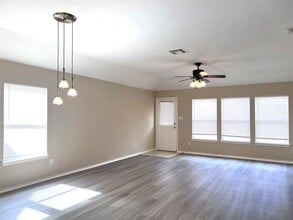 Building Photo - 12735 Wisteria Park Dr