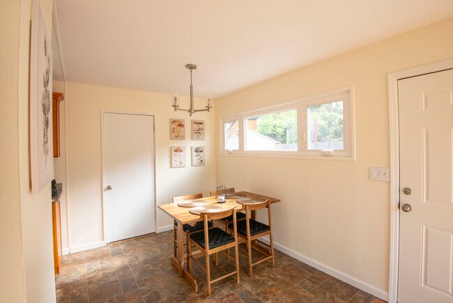 Dining Room - 9224 N Tyler Ave
