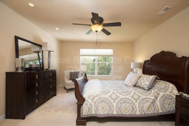 Building Photo - 8947 Hilltop Manor Dr