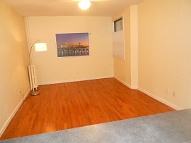 Building Photo - 7 Haviland St