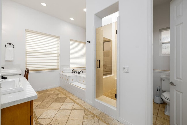 Building Photo - 125 Chinquapin Ave