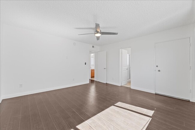 Building Photo - 5709 Hazeltine Ave