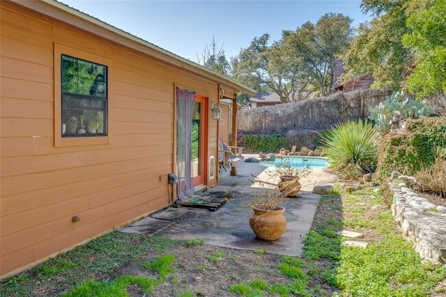 Building Photo - 6936 Chinook Dr