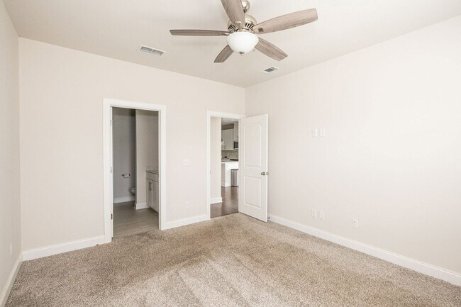 Building Photo - 204 Douglas Bend Rd