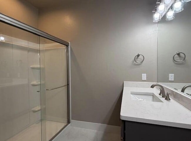 Building Photo - 604 Abadan Dr