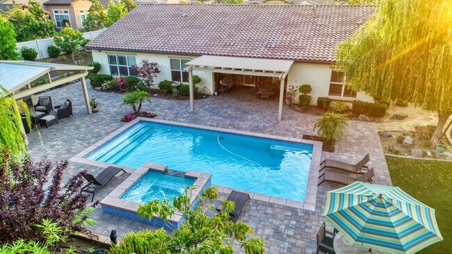 Building Photo - 5 Bedroom Resort-Style Estate with Pool, S...
