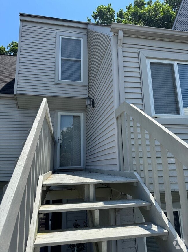 Building Photo - Affordable Lakeside Condo – 3 Bed, 1 Bath