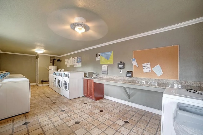 Building Photo - WOW!! Great Price and Great Location!