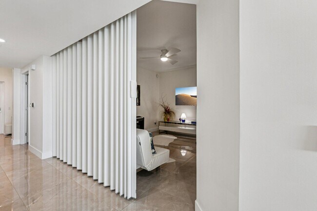 Building Photo - 2640 Lake Shore Dr