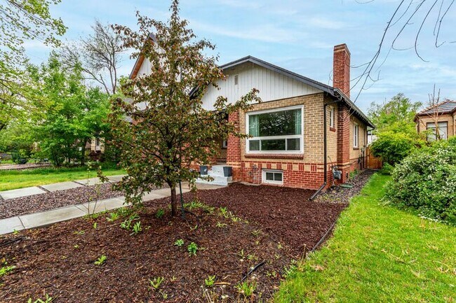Building Photo - 1463 Dahlia St