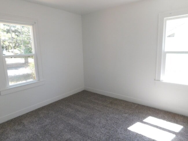 Building Photo - 4Bd/1Ba Two Story Home - Available Soon!