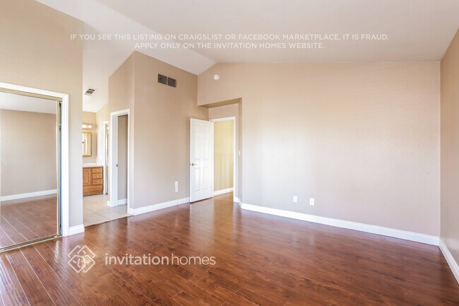 Building Photo - 5729 N Walkingstick Ln