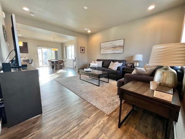 Building Photo - Modern 3 Bed, 2.5 Bath House in North Fort Collins! Available ASAP!