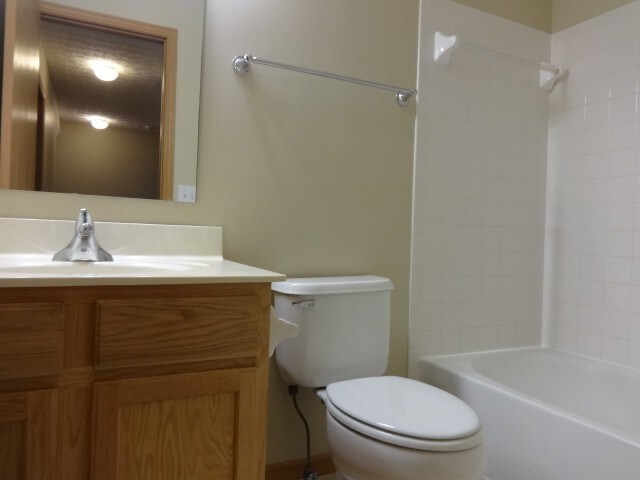 Building Photo - 256 Westedge Ct