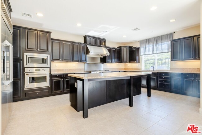 Building Photo - 28128 N Anvil Ct