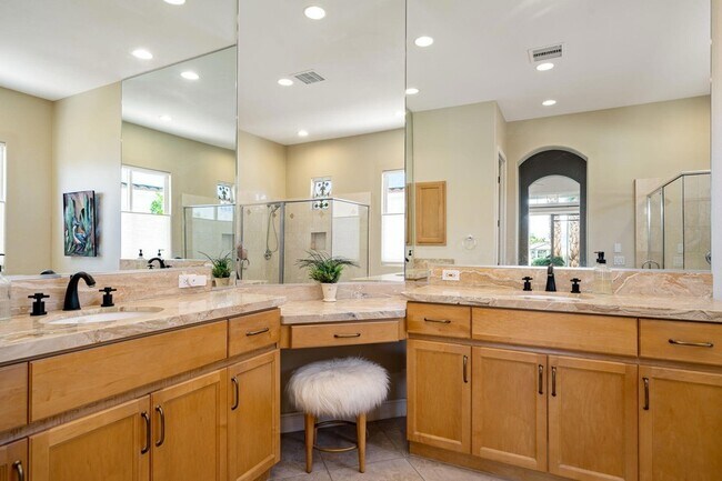 Building Photo - 96 Vía Bella