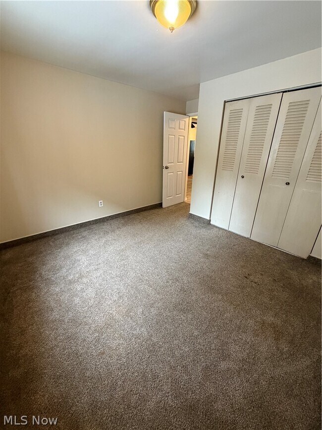 Building Photo - 27 Wayne St SE