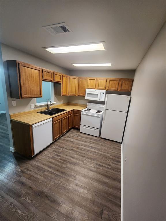 Building Photo - 1624 Aquarena Springs Dr