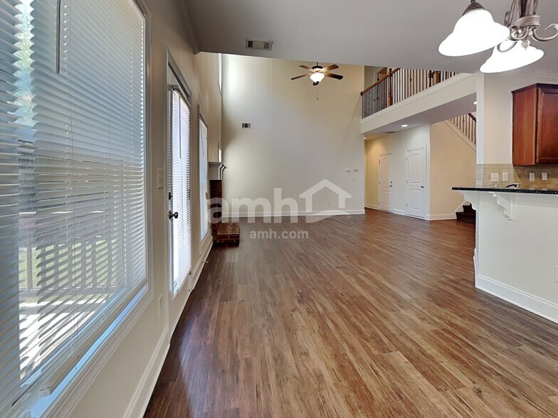 Building Photo - 483 Strawberry Walk