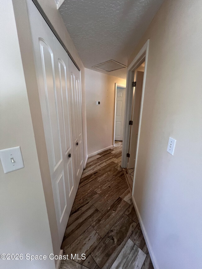 Building Photo - 1330 Lichty St