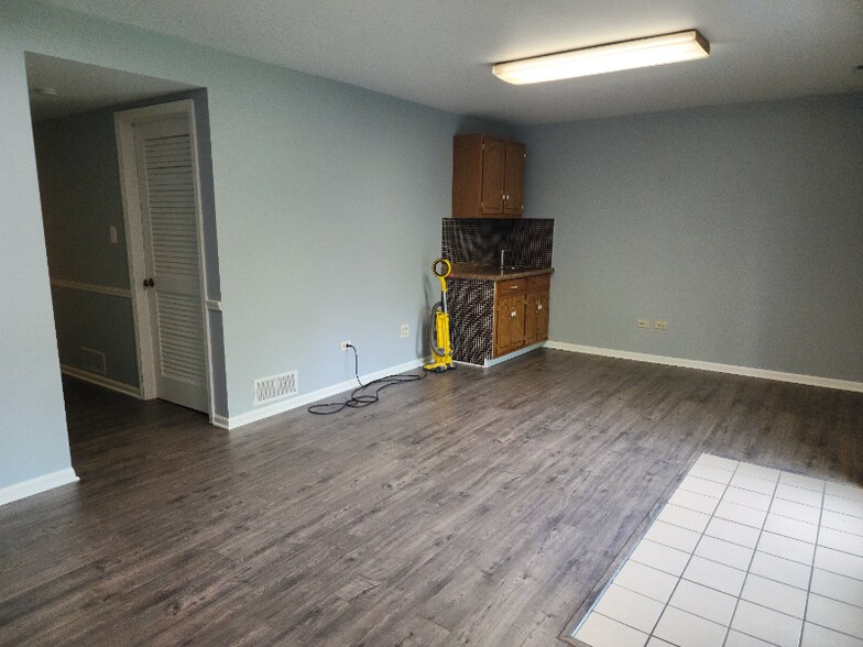 Building Photo - 24218 W Main St