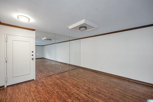 Building Photo - 1120 Beacon Pkwy W