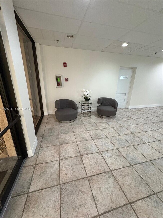 Building Photo - 900 NE 195th St