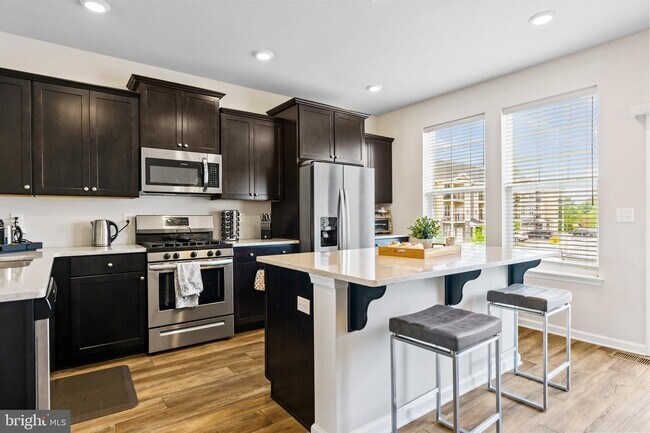 Building Photo - 18 Rome Wy