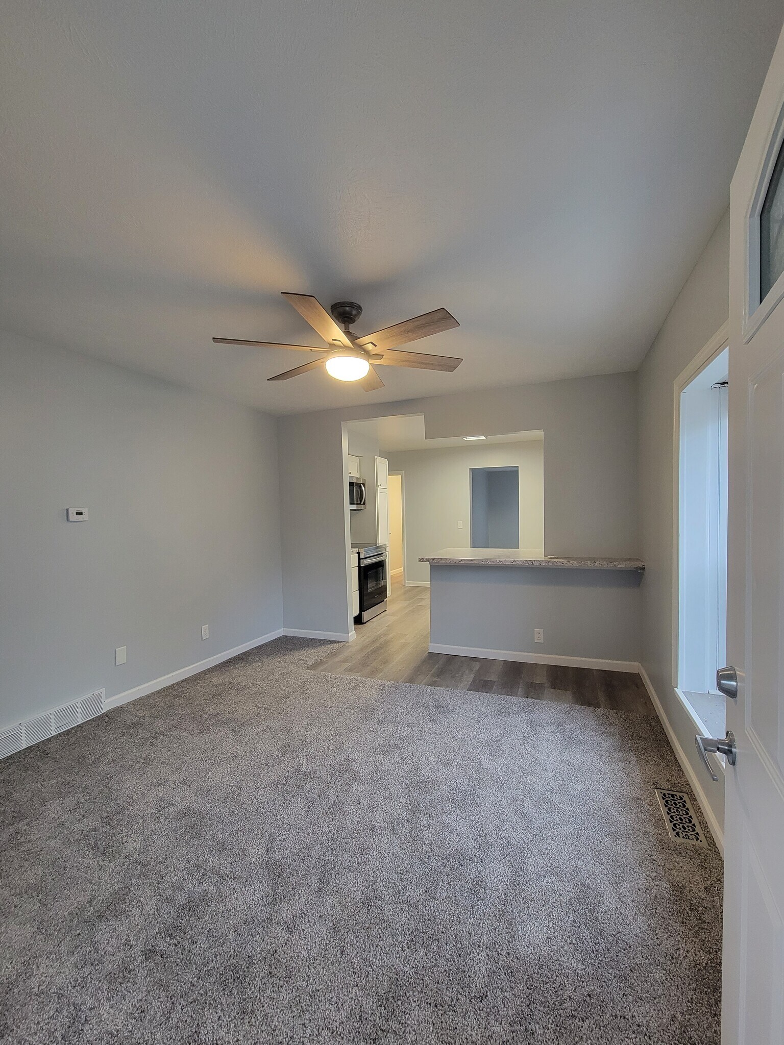 Building Photo - 183 Maple St