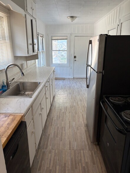 Building Photo - 5221 Wayne Ave