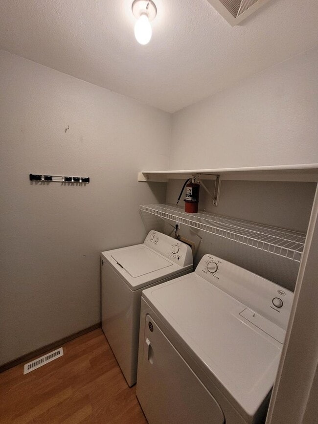 Building Photo - Cozy Home in Columbia Village!