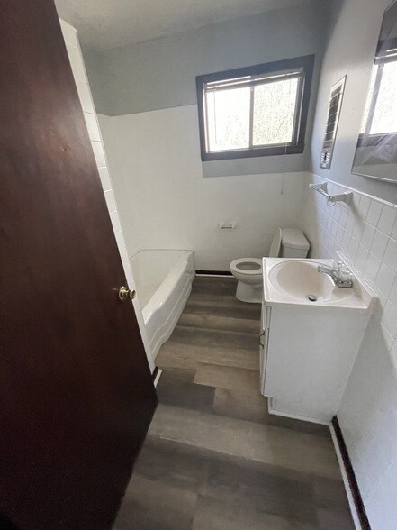 Building Photo - 119 Edgehill Dr