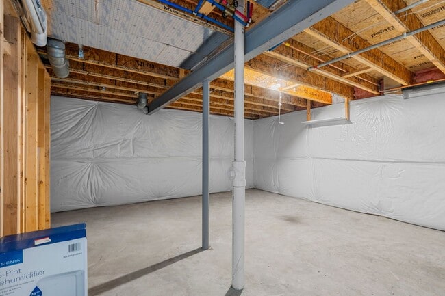 Building Photo - Stunning Former Display Home on a Quiet Cu...