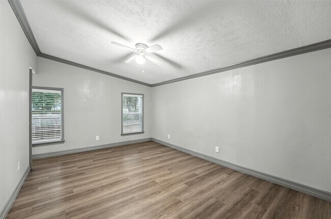 Building Photo - 110 Robin St