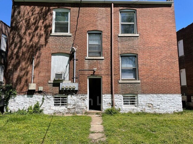 Building Photo - 4544 Flad Ave